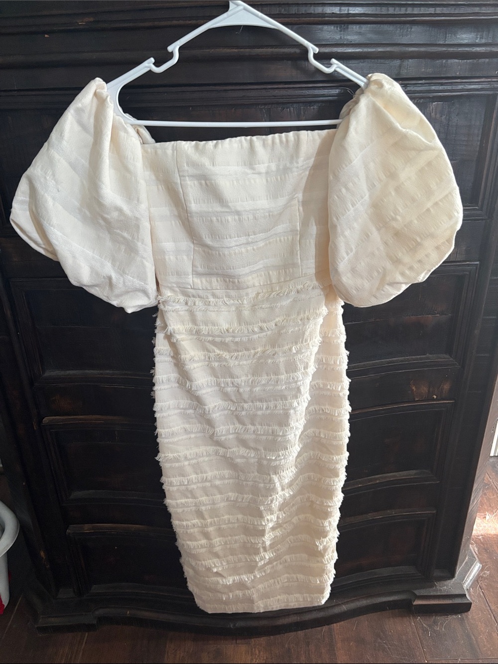 Badgley Mischka Cala Fringe Linen Puff Sleeve Off Shoulder Dress Ivory size 0
